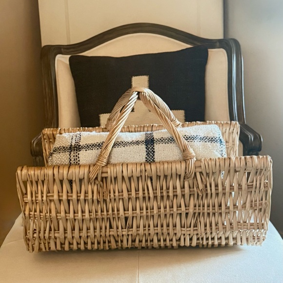 Rustic Firewood Style Willow Basket with Handle - Picture 5 of 8